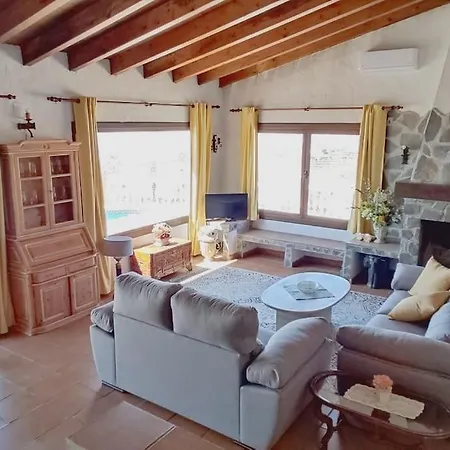 Private With Panoramic Seaviews, Pool & Wifi *