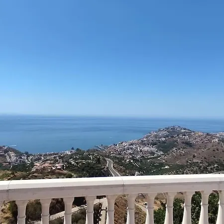 Private With Panoramic Seaviews, Pool & Wifi